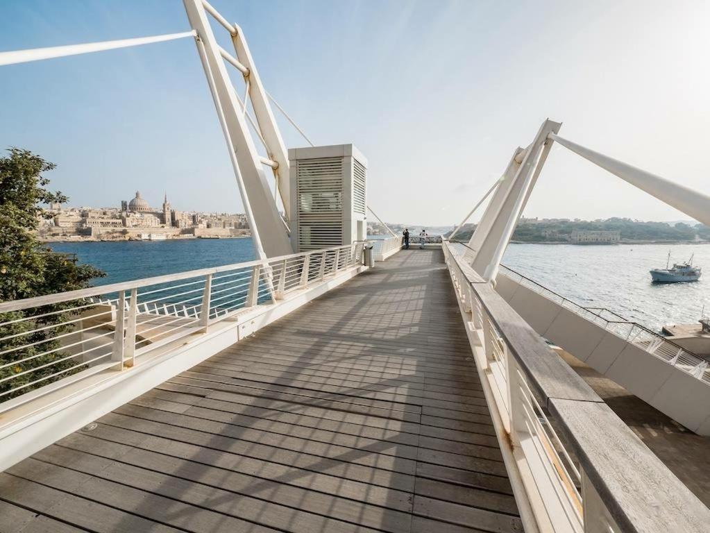 Luxury Apartment Inc Pool & Views Sliema Ngoại thất bức ảnh